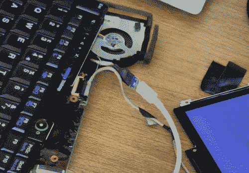 image of a usb-c plug for the thinkpad